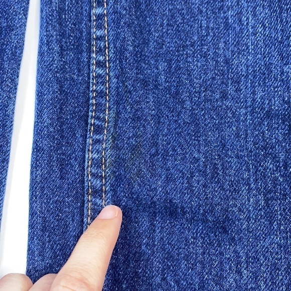 Vintage Levi's 550 Relaxed Fit Tapered Leg Destroyed Jeans Size 3 Med. 25x31 - Picture 12 of 12